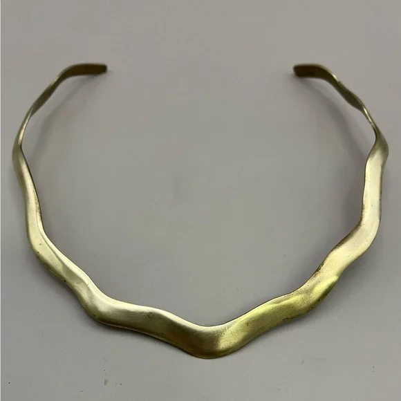 Gold Wavy Necklace with Open-Ended Design - Picture 1 of 1